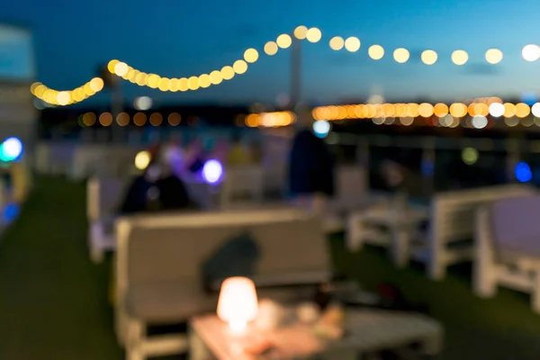 Terraza noche con luces bokeh. Foto de alta calidad — Foto de Stock
