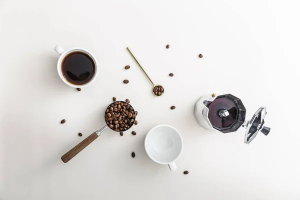 Düz kahve fincanı ve boş çaydanlık kupası. Yüksek kalite fotoğraf — Stok fotoğraf