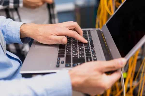 Person typing laptop close up. High quality photo — Stock Photo, Image