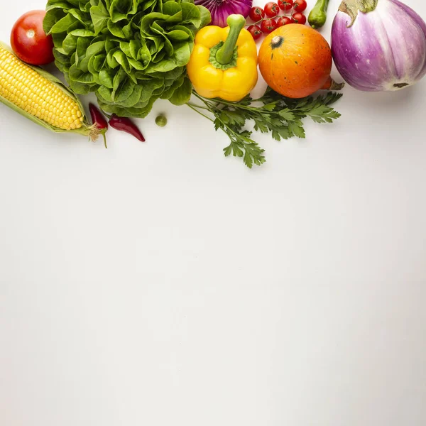 Verduras saludables llenas de vitaminas con espacio para copias. Foto de alta calidad — Foto de Stock