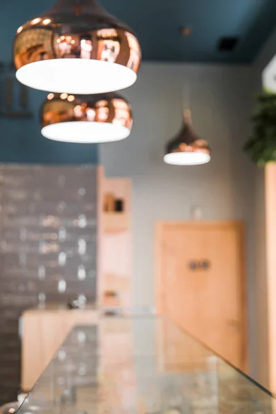 Blur background coffee shop with lighting equipment. High quality photo — Stock Photo, Image