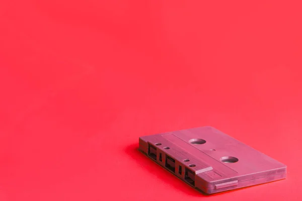 Kompaktkassette rot. Hochwertiges Foto — Stockfoto