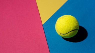 Fotokopi alanı olan bir tenis topu. Yüksek çözünürlüklü fotoğraf