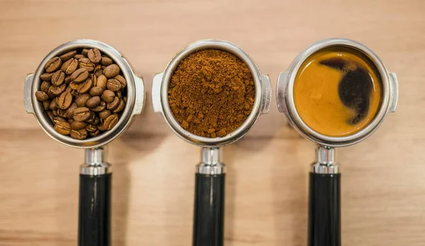 Üst Düzey Kahve Makinesi Fincanları Farklı Kademeli Kahve Fincanları Yüksek — Stok fotoğraf