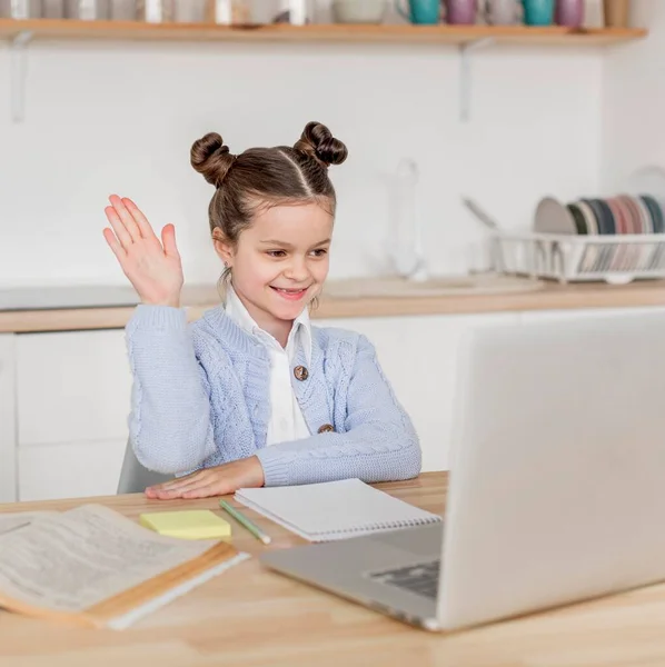 Niña Sabiendo Responder Pregunta Profesor Foto Alta Resolución — Foto de Stock