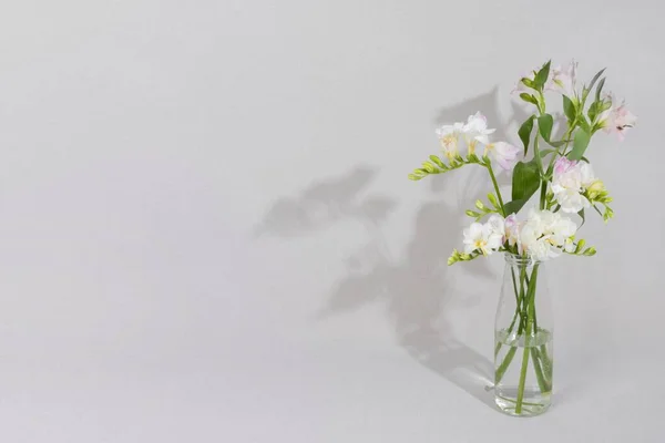 Blütenvase Tisch Vorhanden Foto Hoher Auflösung — Stockfoto