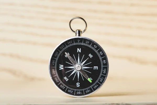 Schwarzer Kompass Aus Holz Foto Hoher Auflösung — Stockfoto