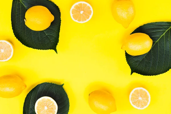Puncak Tampilkan Lemon Eksotis Dengan Daun — Stok Foto