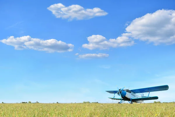 Небольшая Утилитарная Авиагруппа Аэродроме Голубым Небом — стоковое фото