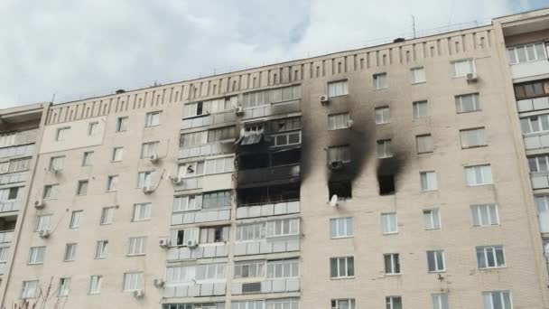 Irpin, Ukraine, April 2022. Burnt floors after the war. Consequences of the war with Russia. Destroyed buildings and houses. Terrible destruction — Stok video