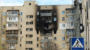 Irpen, Ukrayna, Nisan 2022, Rusya ile savaştan sonra. Yıkılmış binalar ve evler.