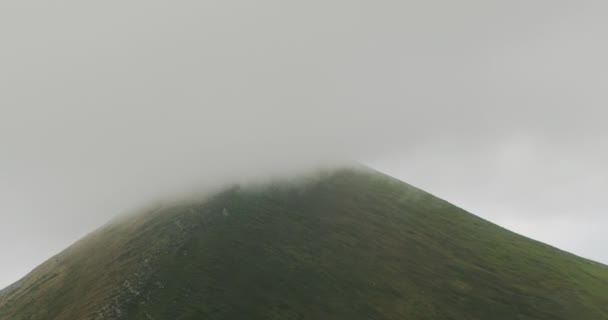 The top of the mountain covered with a gray cloud. Fog movement along Hoverla, Carpathians, Ukraine. — стокове відео