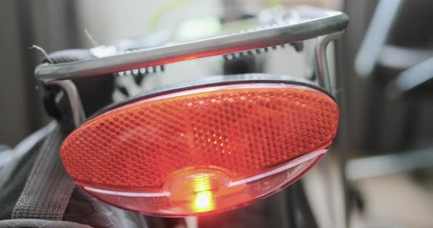 Ajuste Luz Trasera Bicicleta Brilla Rojo Reflector Seguridad Luz Estacionamiento — Vídeos de Stock