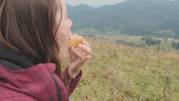 Young Tourist Feamle Eating Sandwich Tuna Close Face Beautiful View — Vídeos de Stock