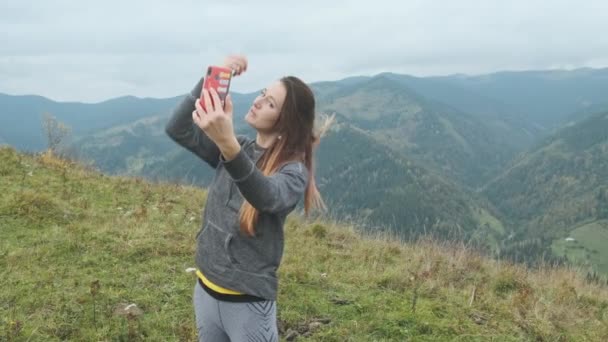 Young Beautiful Long Haired Woman Takes Selfie While Standing Hilltop — Vídeo de Stock
