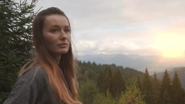 Beautiful Woman Looks Bright Sun Mountains Green Forest Portrait Close — Stockvideo