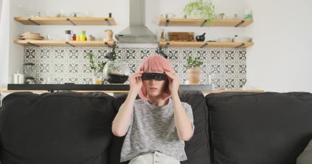 Young Girl Sitting Sofa Wearing Virtual Reality Glasses Room Transformed — ストック動画