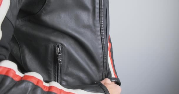 Motorcyclist Zips Black Moto Jacket Close Side View Chest Indoors — Vídeos de Stock