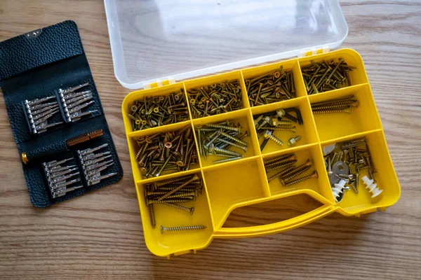 Yellow Box Screws Screws Wooden Tabletop Set Small Screwdrivers Interchangeable — Foto Stock
