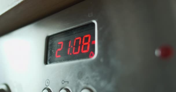 Countdown Timer Aan Voorkant Van Oven Rode Cijfers Close Hoge — Stockvideo