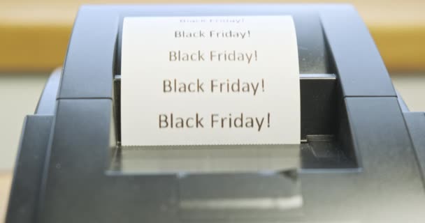 收据打印机打印文本 黑色星期五 促销的概念 商店的销售 把支票撕掉 高质量的4K镜头 — 图库视频影像