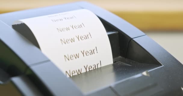 Impresora Recibos Imprime Texto Año Nuevo Primer Plano Vista Lateral — Vídeo de stock