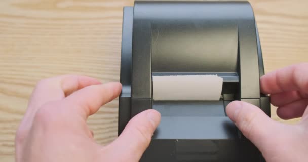 Ontvangstprinter Die Aanwezigheid Van Thermisch Papier Het Apparaat Controleert Eerste — Stockvideo