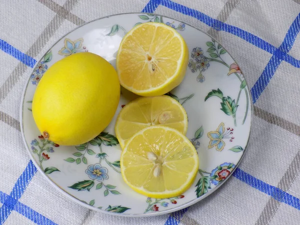 Limão Inteiro Cunhas Pires Uma Fonte Vitaminas — Fotografia de Stock