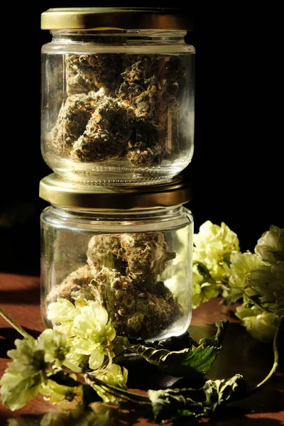 Secado Curado Cannabis Vista Macro Cerca Brotes Marihuana Tarros Vidrio — Foto de Stock