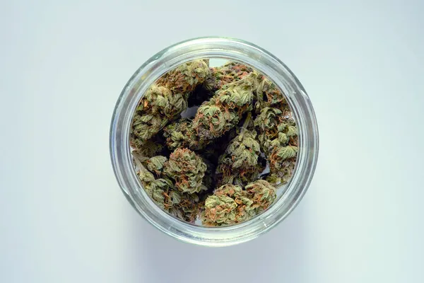 Marihuána Termék Nyírt Rügyek Egy Üvegben Orvosi Kannabisz Cucc Fehér — Stock Fotó