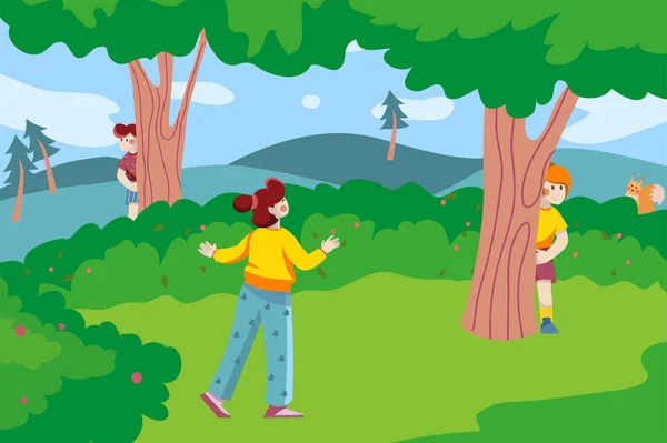 Dzieci bawią się w chowanego w tle lasu. Chłopcy zerkający z drzew i ukrywający się, dziewczyna łapie ich na zielonym trawniku. Krajobraz przyrody w parku miejskim. Ilustracja wektora w płaskiej konstrukcji kreskówki — Wektor stockowy