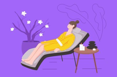 Spa salonundaki vücut tedavisi modern düz konsept. Bornozlu kadın kanepede yatarken aromaterapinin tadını çıkarıyor. Müşteri dinleniyor ve dinleniyor. Web paneli tasarımı için insan sahnesi olan vektör illüstrasyonu