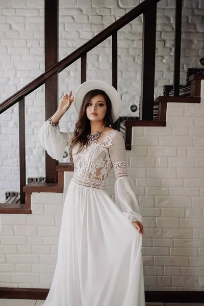 Beautiful Brunette Bride Long Hair Stands House Wooden Staircase White — Foto Stock