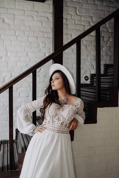 Beautiful Brunette Bride Long Hair Stands House Wooden Staircase White — Foto Stock