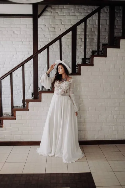 Beautiful Brunette Bride Long Hair Stands House Wooden Staircase White — Fotografia de Stock