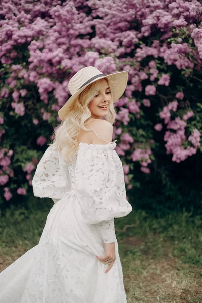 Young Blonde Girl Straw Hat White Wedding Dress Open Top — Stock fotografie