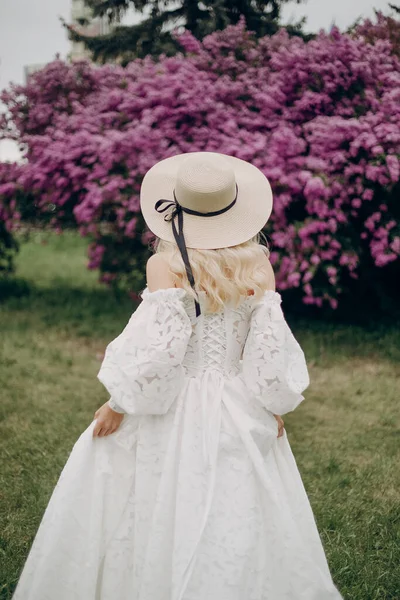 Young Blonde Girl Straw Hat White Wedding Dress Open Top — Zdjęcie stockowe