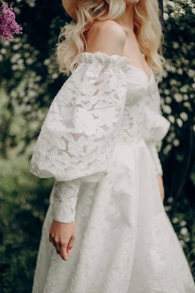 Young Blonde Girl White Wedding Dress Open Top White Flowers — Fotografia de Stock