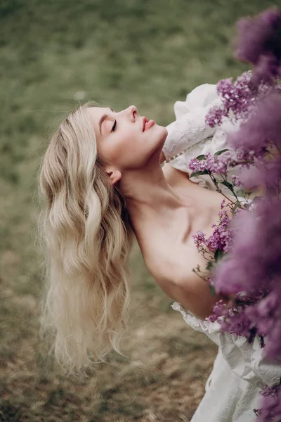 Young Blonde Girl White Wedding Dress Open Top Lilac — Foto Stock