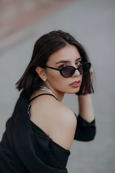 Brunette Girl Black Jacket Dress Black Glasses Sits Cafe — Stok fotoğraf