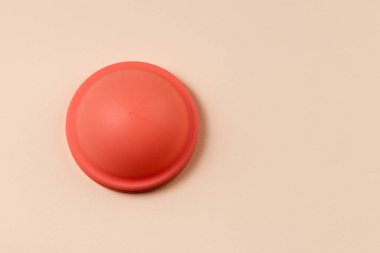 Adet Diski, yeniden kullanılabilir adet ekolojik ürün, kopyalama alanı olan bej arkaplan