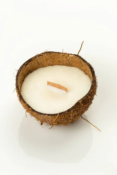 Decorative Natural Soy Wax Candle Coconut Shell Wooden Candle Wick — Stock Photo, Image