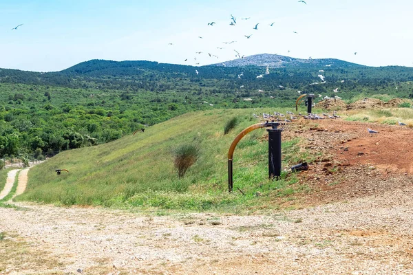 Yakıcı gazları önlemek için depolama sitemi. Atık atık metan gazı son derece patlayıcı olduğu kadar tehlikelidir.