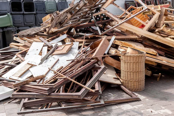 Despejo Reciclagem Com Lixo Janelas Quebradas Caixilhos Portas Móveis Muito — Fotografia de Stock