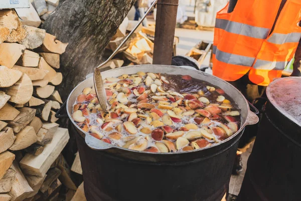 Lviv Ukraine Marca 2022 Gotowanie Napoju Kompotowego Owocowego Kuchni Wojskowej — Zdjęcie stockowe