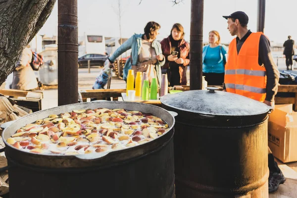 Lviv Ucrânia Março 2022 Cozinhar Bebidas Quentes Cozinha Militar Pode — Fotografia de Stock