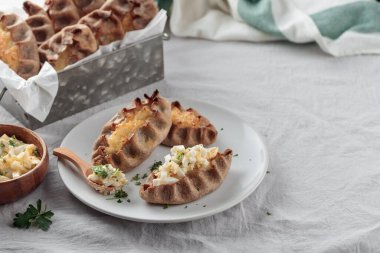 Geleneksel Fin pastası - Pirinç lapalı Karelya çavdar turtası