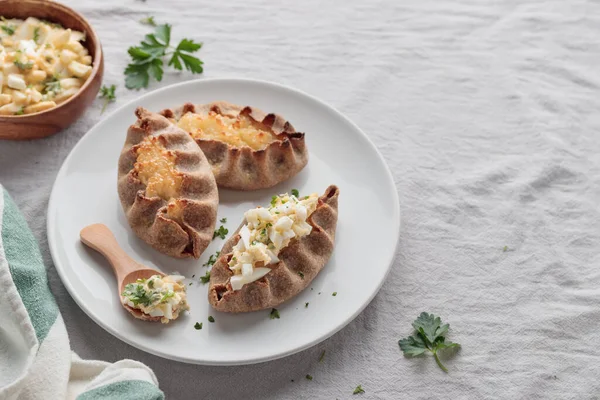 Geleneksel Fin pastası - Pirinç lapalı Karelya çavdar turtası