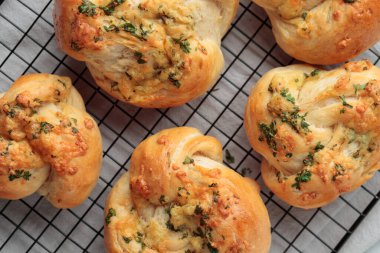 Ev yapımı hamur işi - maydanozlu çörek