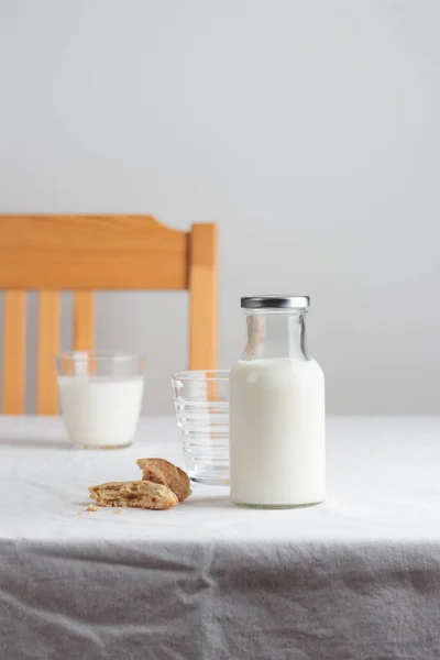Färsk Mjölk Bordet Med Vit Duk — Stockfoto